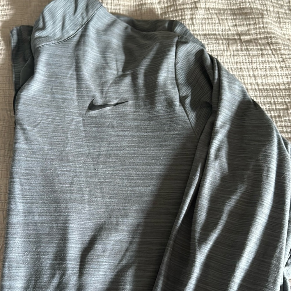Men’s size large grey Nike 1/4 zip. Long sleeved